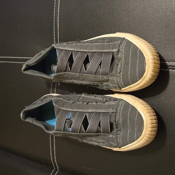 Blowfish Canvas Slipons - Picture 2 of 4